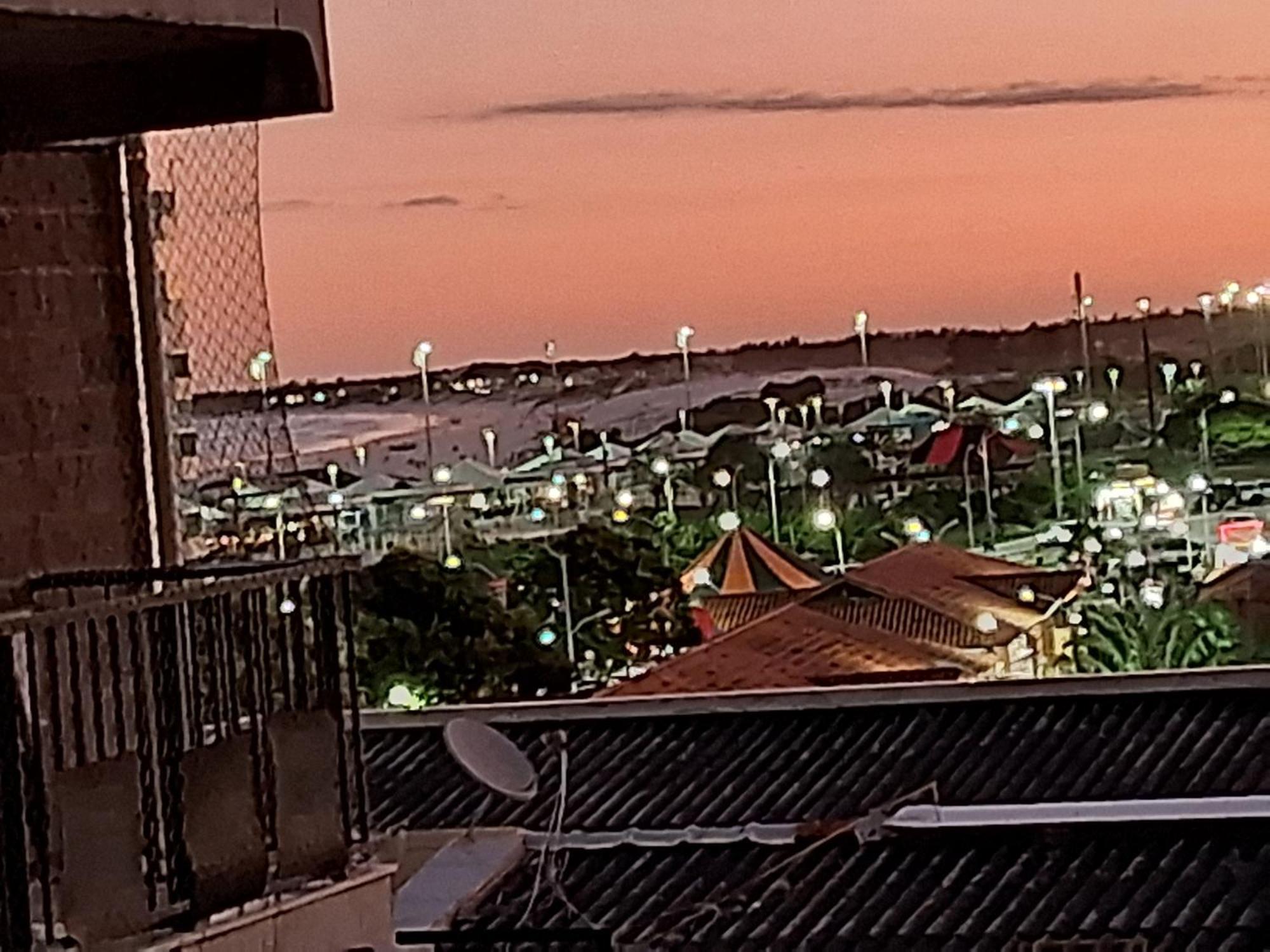 A 50M Da Praia Do Forte Em Cabo Frio Extérieur photo